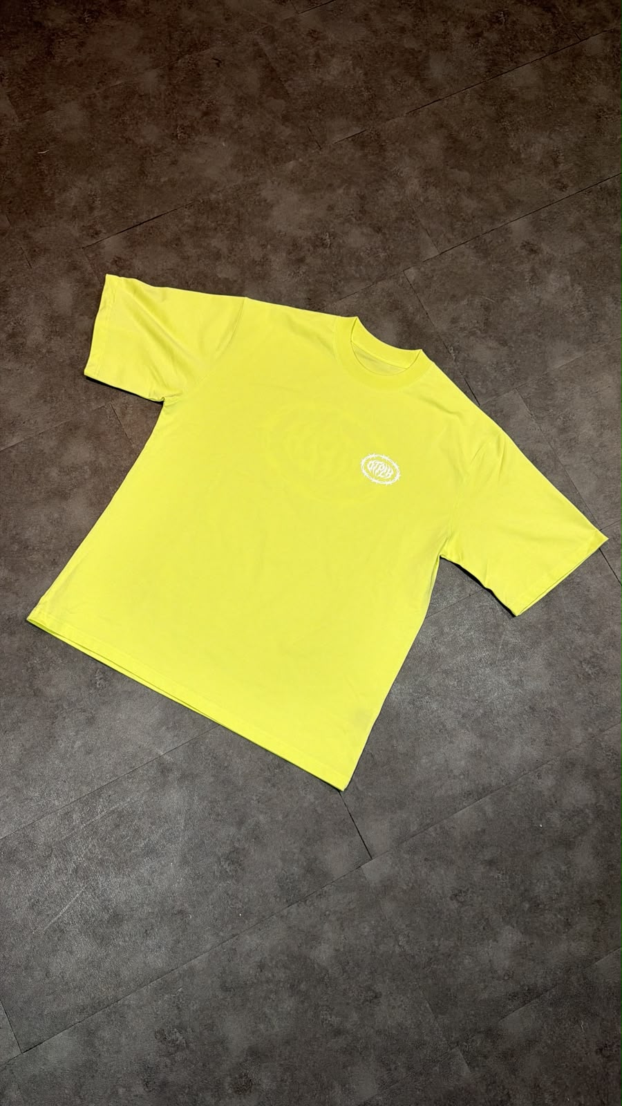 T-shirt couleur jaune