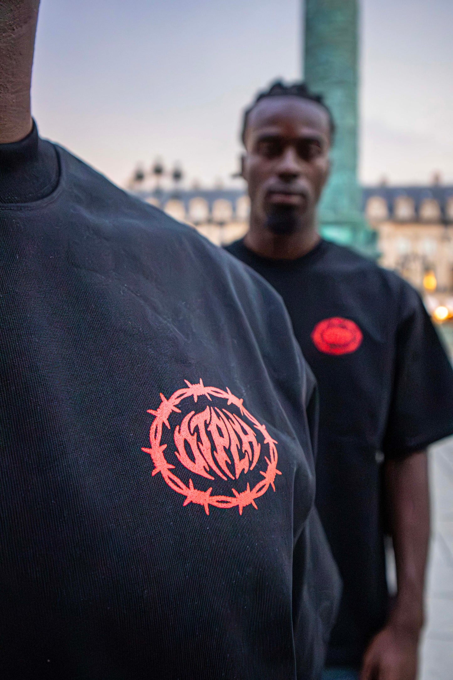 T-shirt noir/rouge